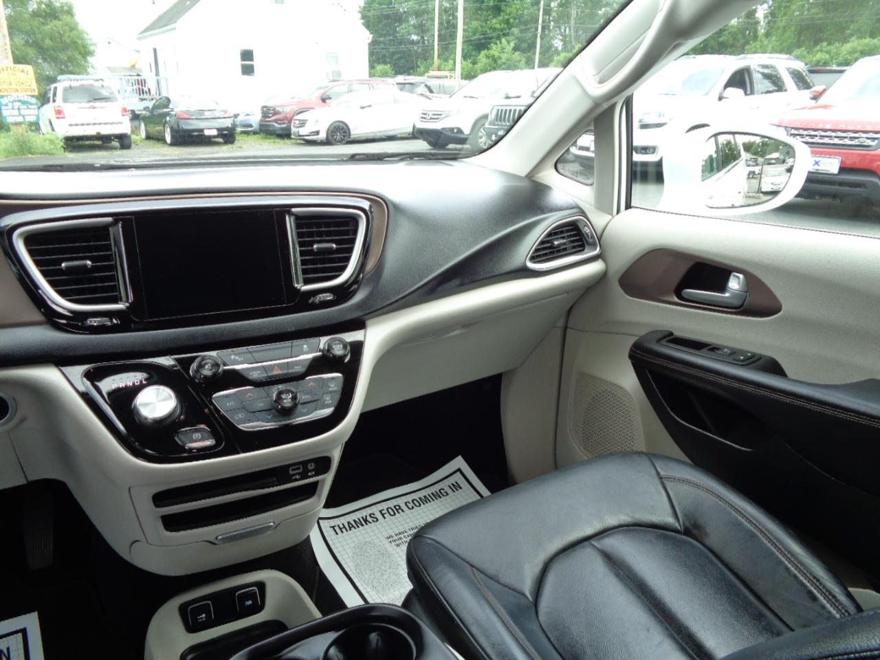 Chrysler Pacifica Touring-L FWD 2017