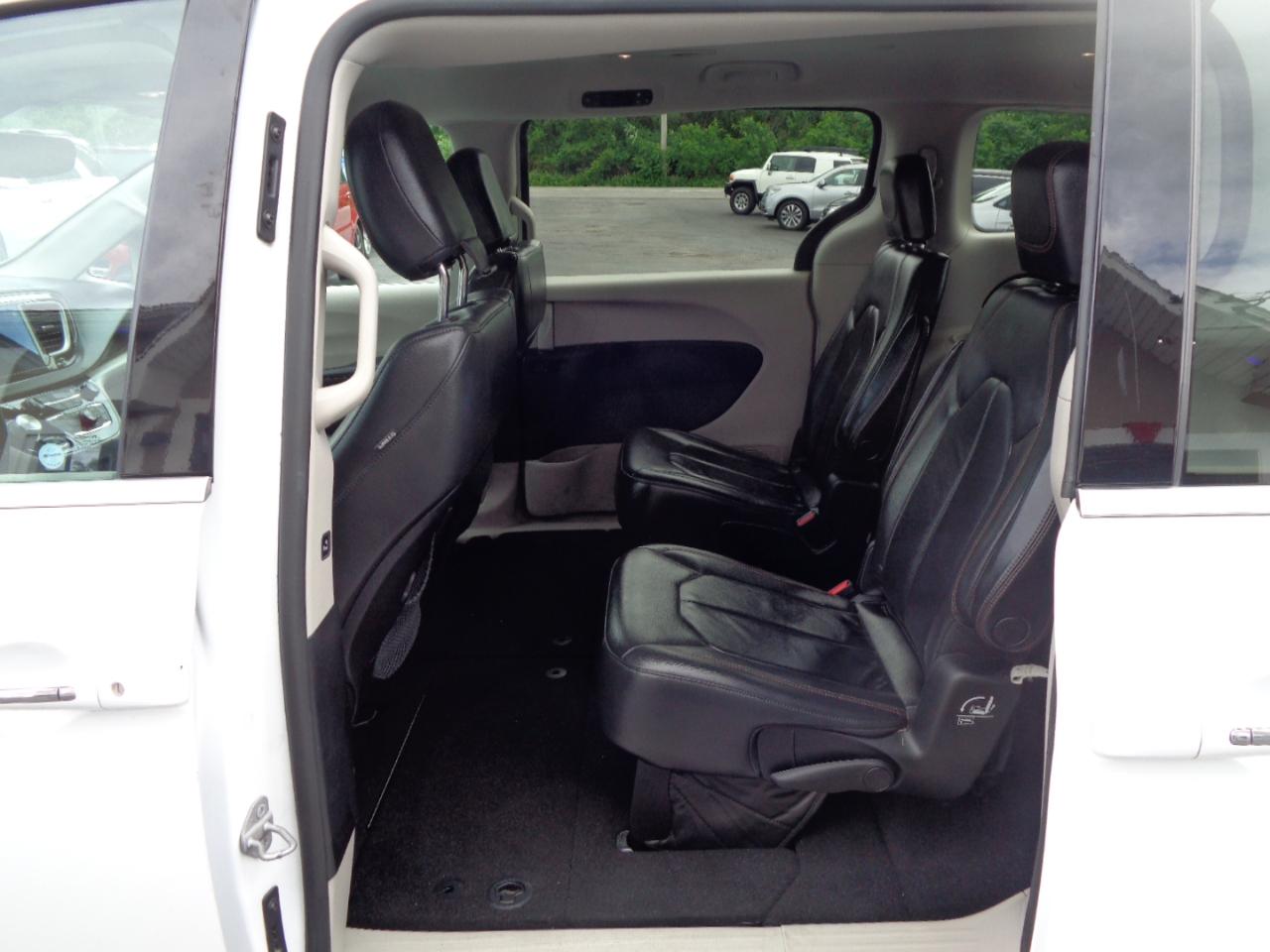 Chrysler Pacifica Touring-L FWD 2017