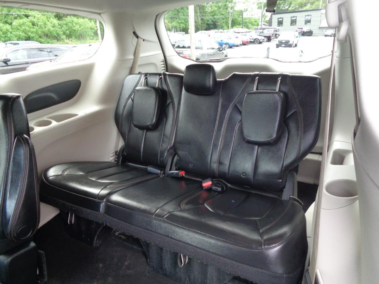 Chrysler Pacifica Touring-L FWD 2017