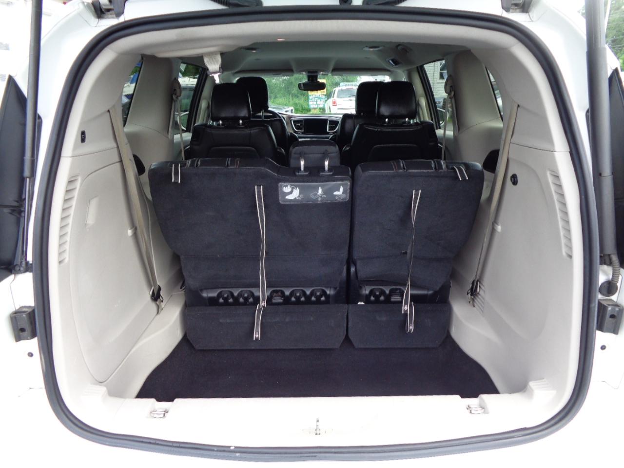 Chrysler Pacifica Touring-L FWD 2017