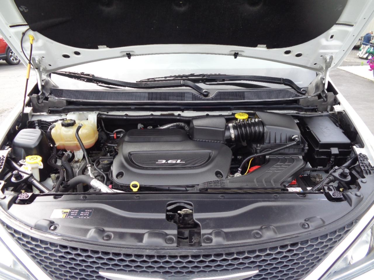 Chrysler Pacifica Touring-L FWD 2017