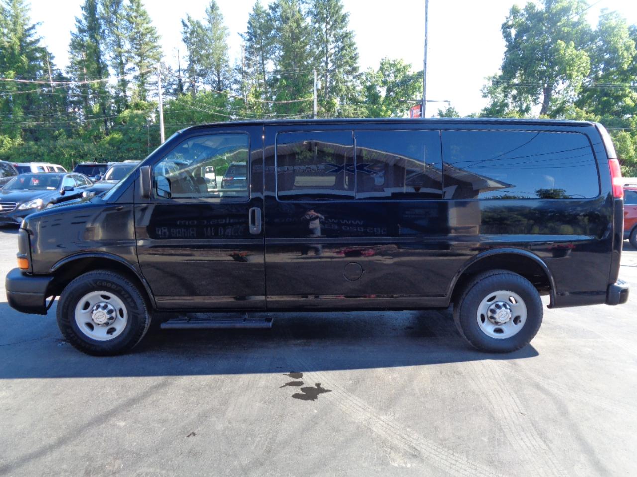 Chevrolet Express Passenger RWD 2500 135" LS 2015