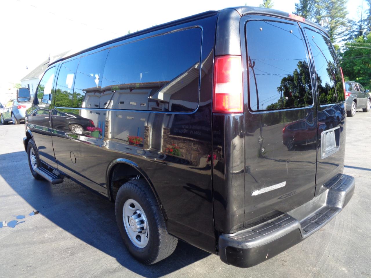 Chevrolet Express Passenger RWD 2500 135" LS 2015