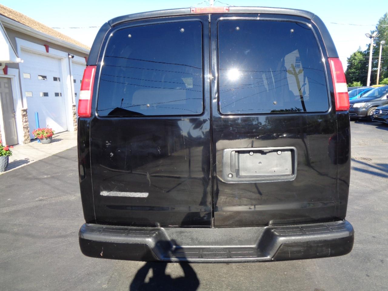 Chevrolet Express Passenger RWD 2500 135" LS 2015