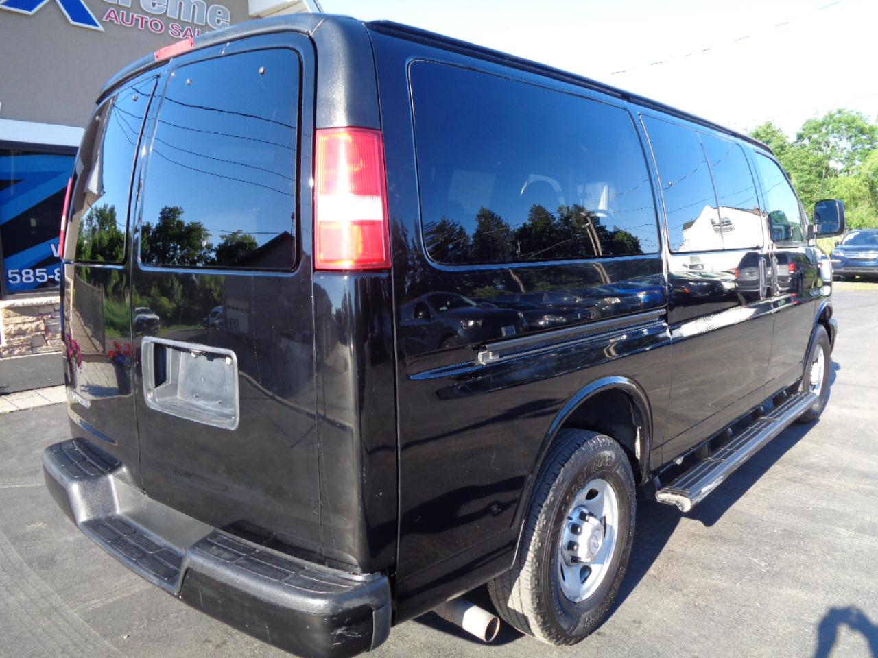 Chevrolet Express Passenger RWD 2500 135" LS 2015