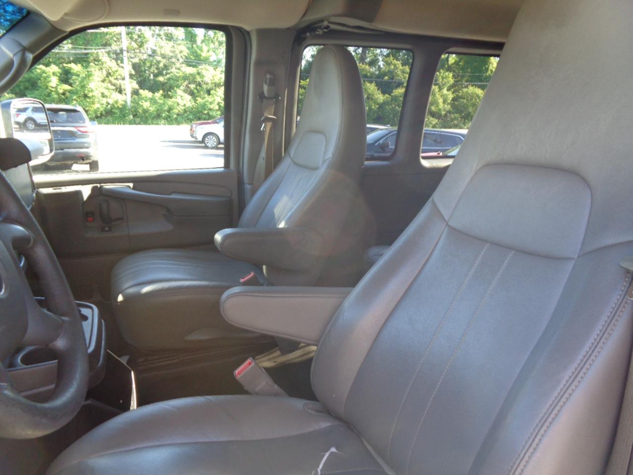 Chevrolet Express Passenger RWD 2500 135" LS 2015