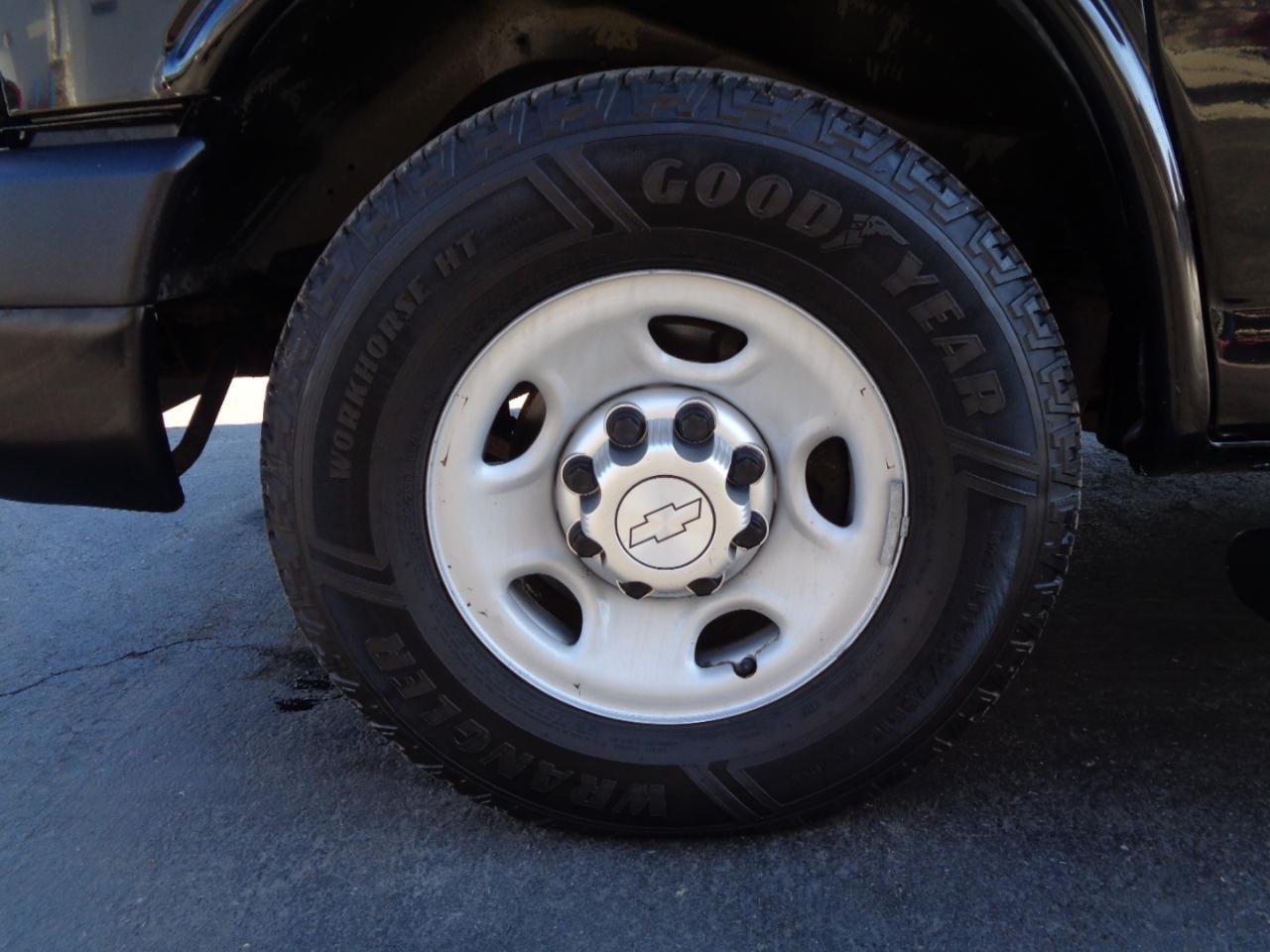Chevrolet Express Passenger RWD 2500 135" LS 2015