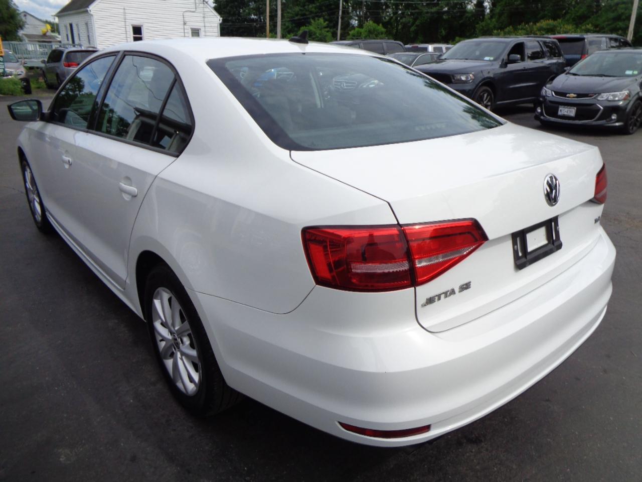 Volkswagen Jetta Sedan 4dr Auto 1.8T SE PZEV 2015