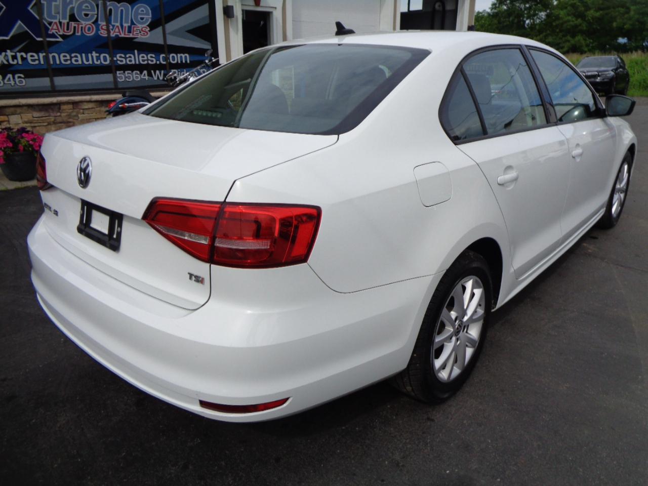 Volkswagen Jetta Sedan 4dr Auto 1.8T SE PZEV 2015