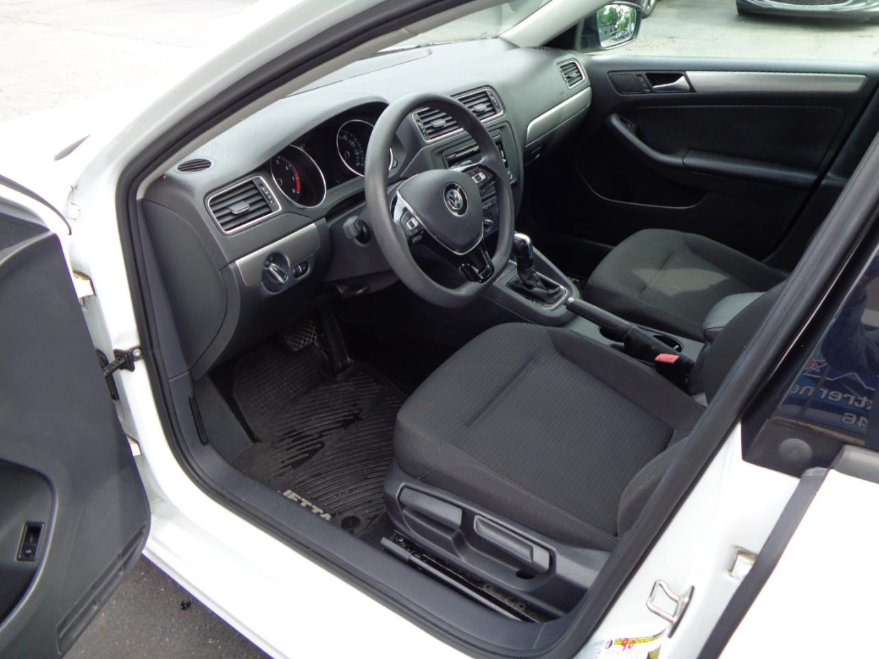 Volkswagen Jetta Sedan 4dr Auto 1.8T SE PZEV 2015