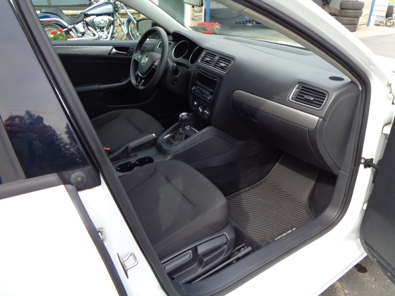 Volkswagen Jetta Sedan 4dr Auto 1.8T SE PZEV 2015