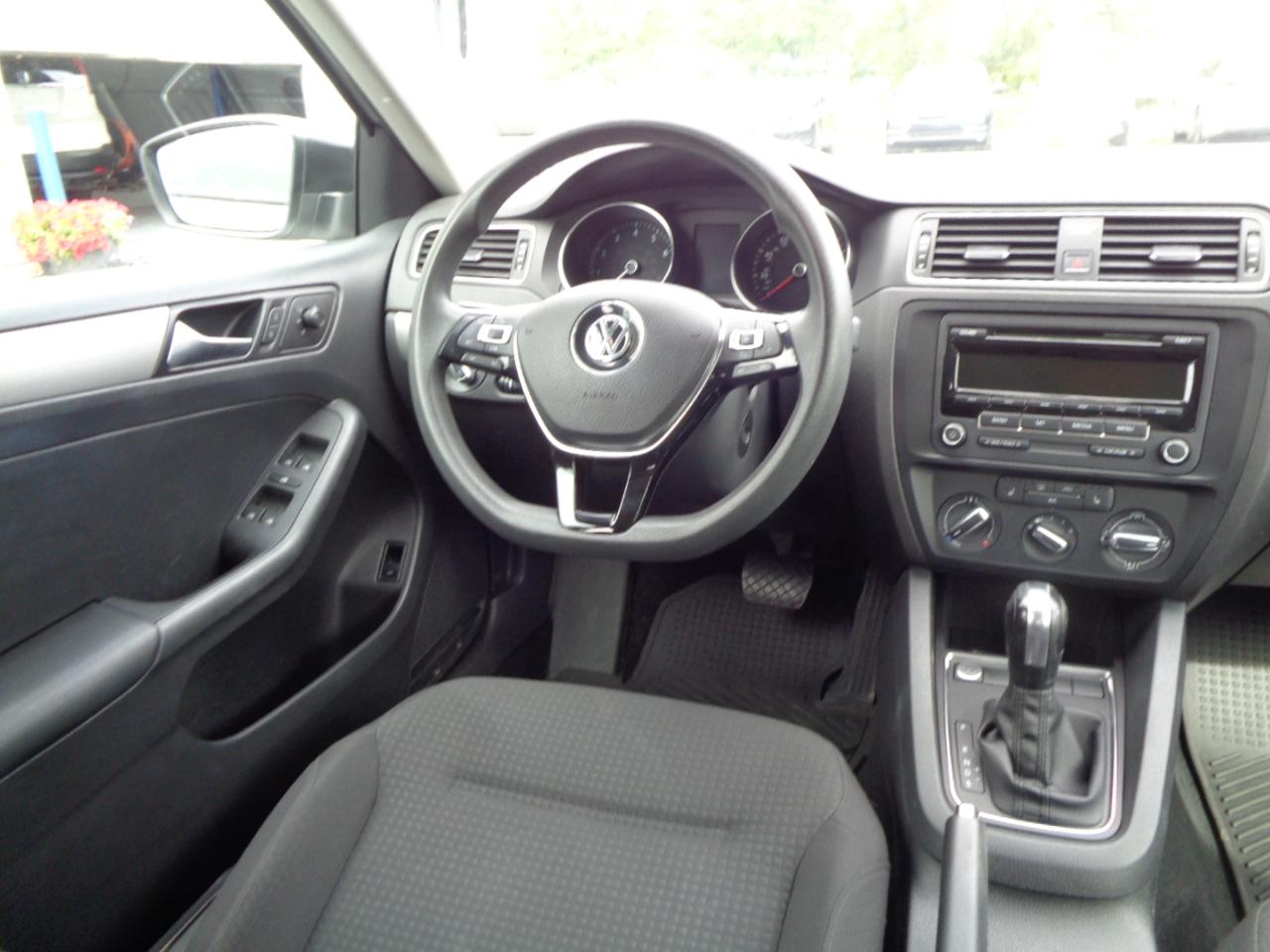 Volkswagen Jetta Sedan 4dr Auto 1.8T SE PZEV 2015