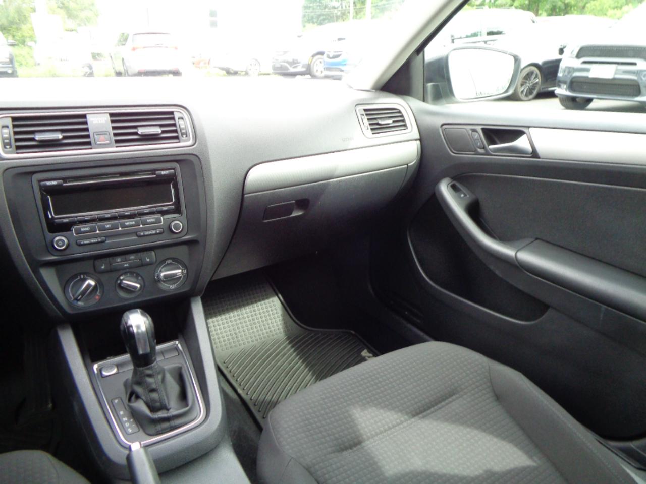 Volkswagen Jetta Sedan 4dr Auto 1.8T SE PZEV 2015
