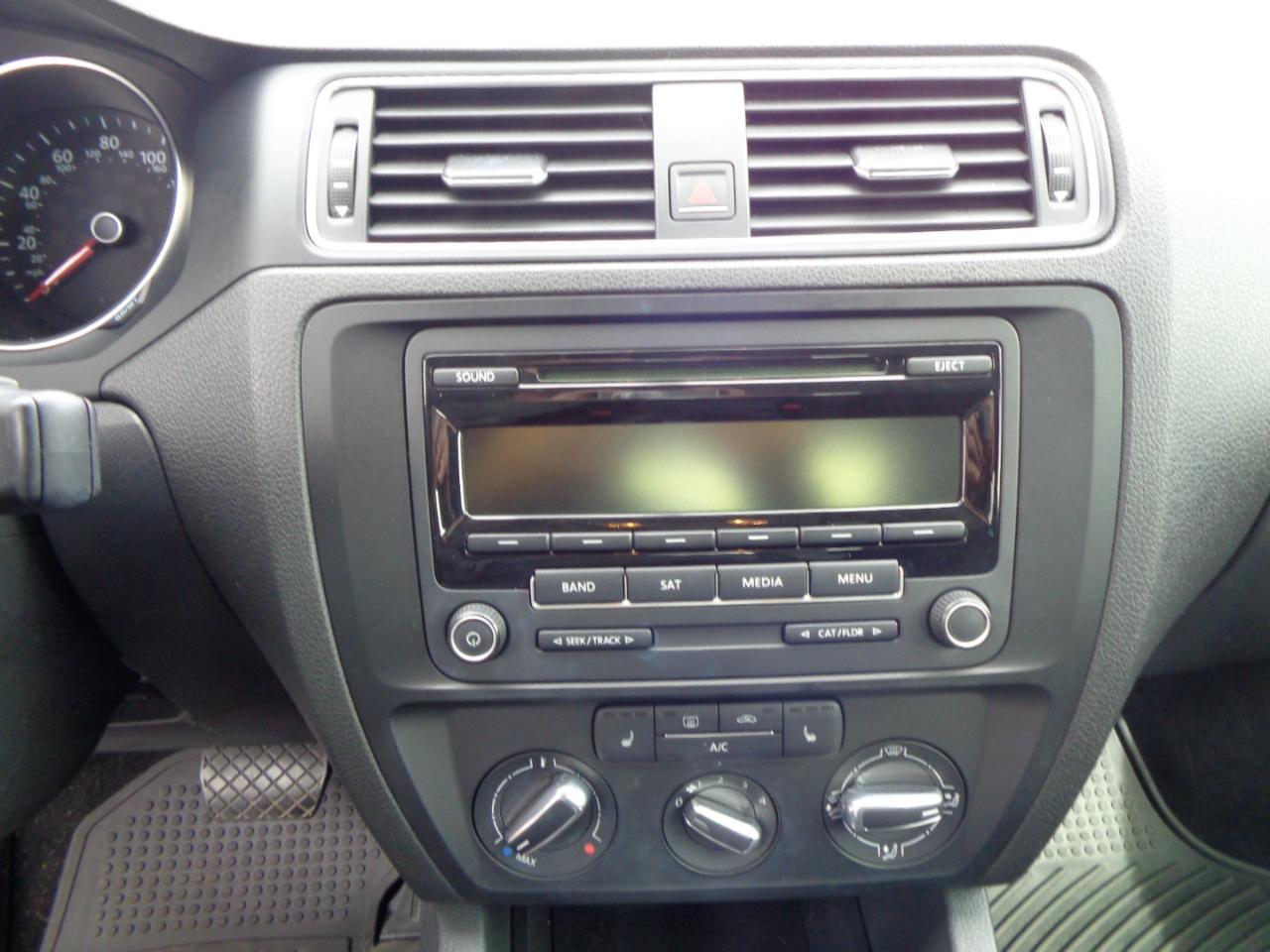 Volkswagen Jetta Sedan 4dr Auto 1.8T SE PZEV 2015
