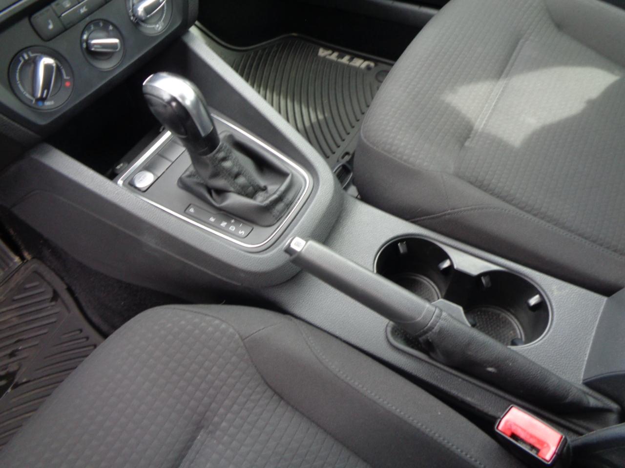 Volkswagen Jetta Sedan 4dr Auto 1.8T SE PZEV 2015