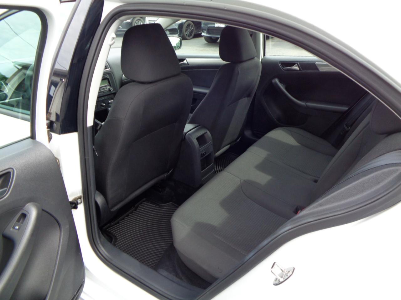 Volkswagen Jetta Sedan 4dr Auto 1.8T SE PZEV 2015