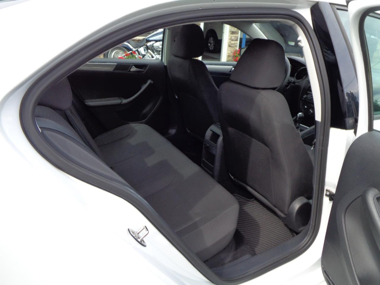 Volkswagen Jetta Sedan 4dr Auto 1.8T SE PZEV 2015