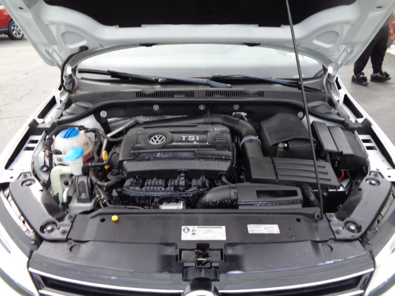 Volkswagen Jetta Sedan 4dr Auto 1.8T SE PZEV 2015
