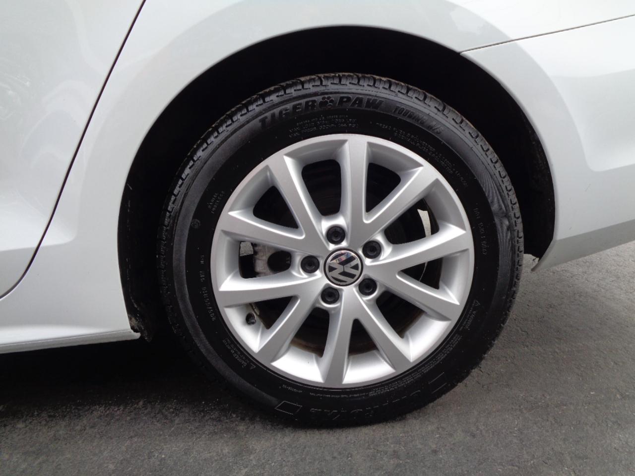 Volkswagen Jetta Sedan 4dr Auto 1.8T SE PZEV 2015
