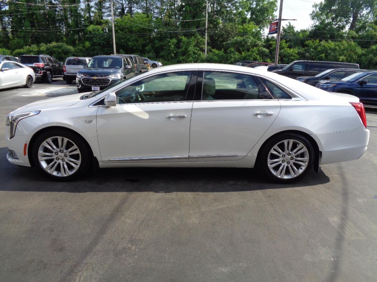 Cadillac XTS 4dr Sdn Luxury FWD 2018