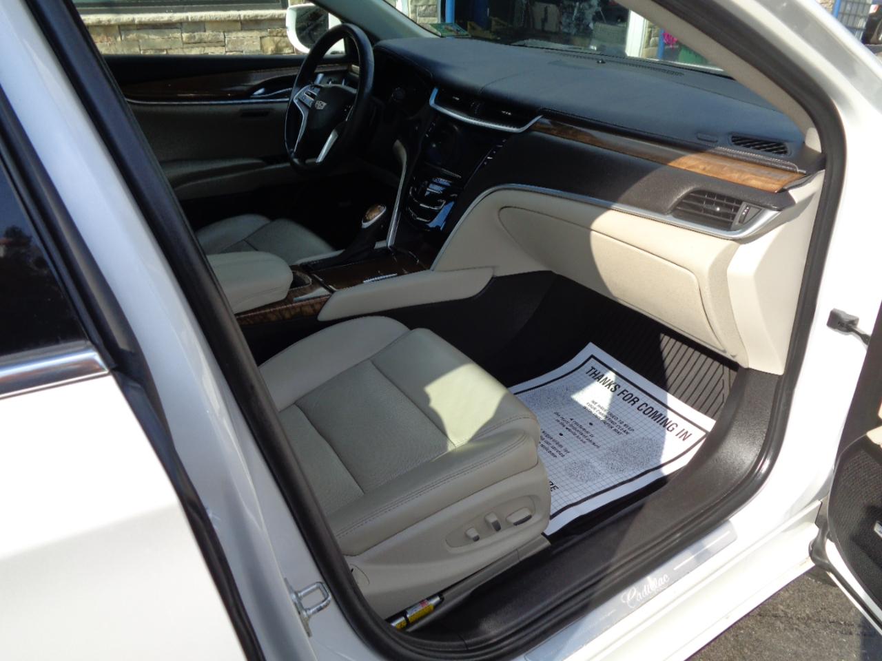 Cadillac XTS 4dr Sdn Luxury FWD 2018