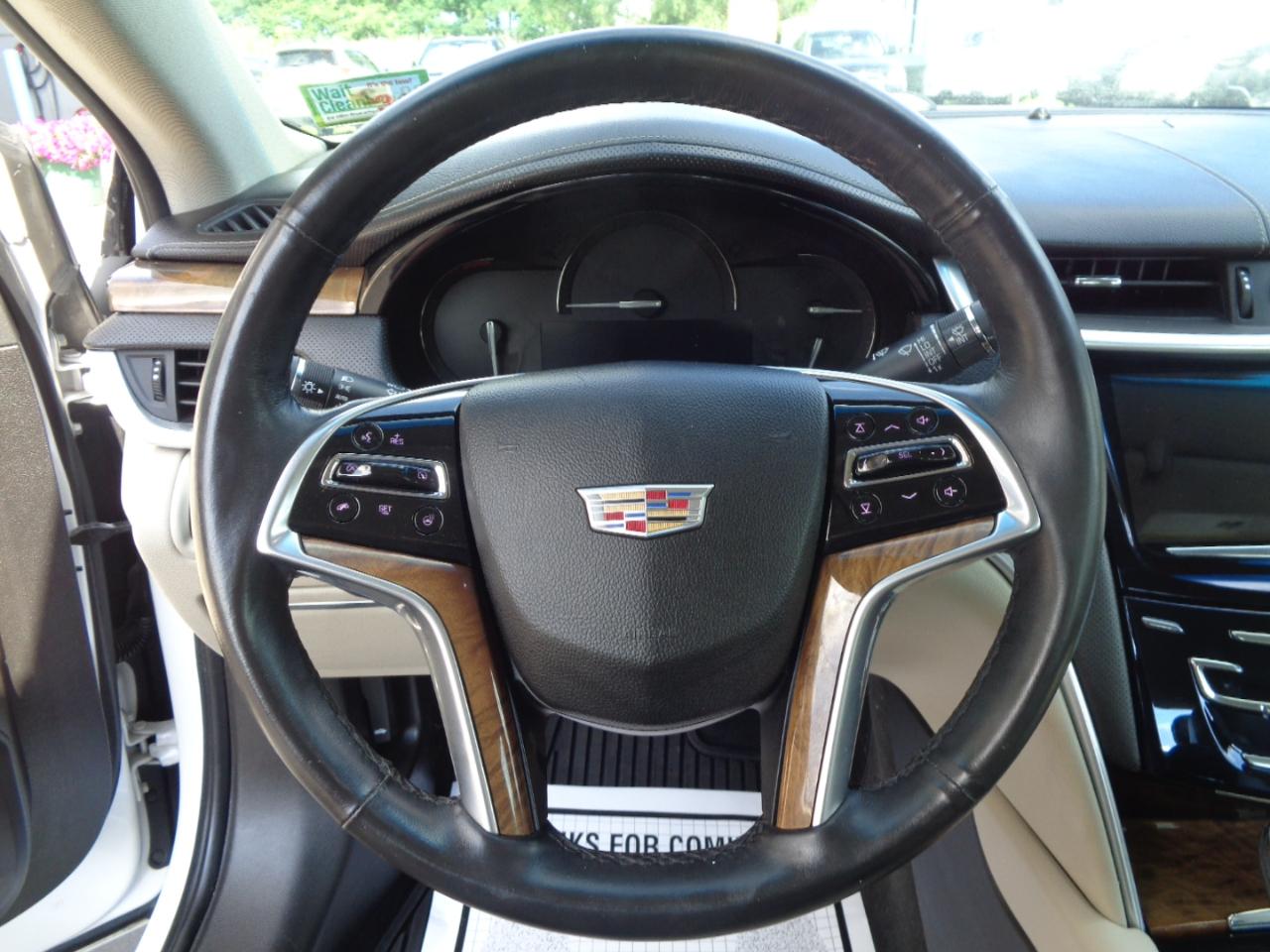 Cadillac XTS 4dr Sdn Luxury FWD 2018
