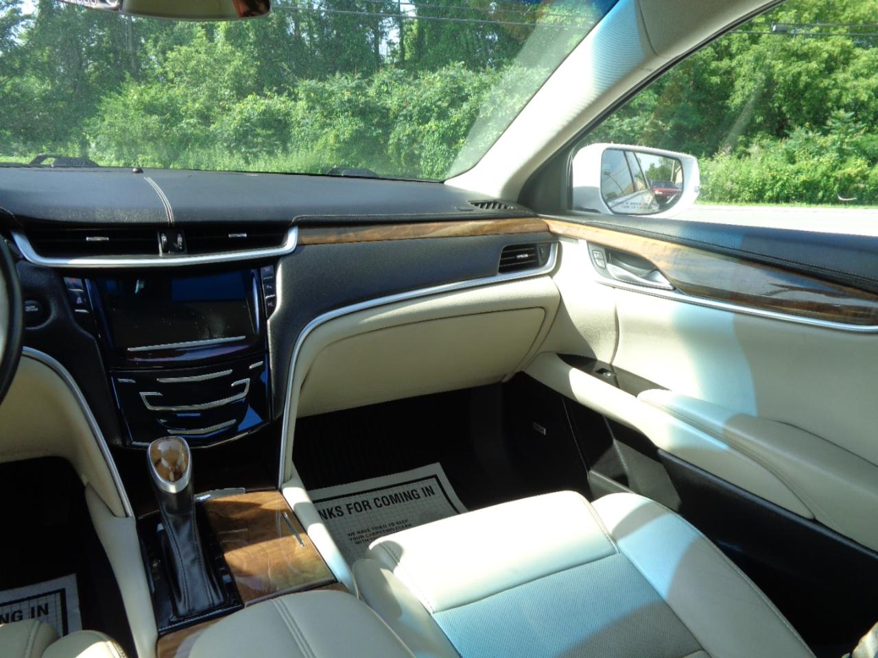 Cadillac XTS 4dr Sdn Luxury FWD 2018