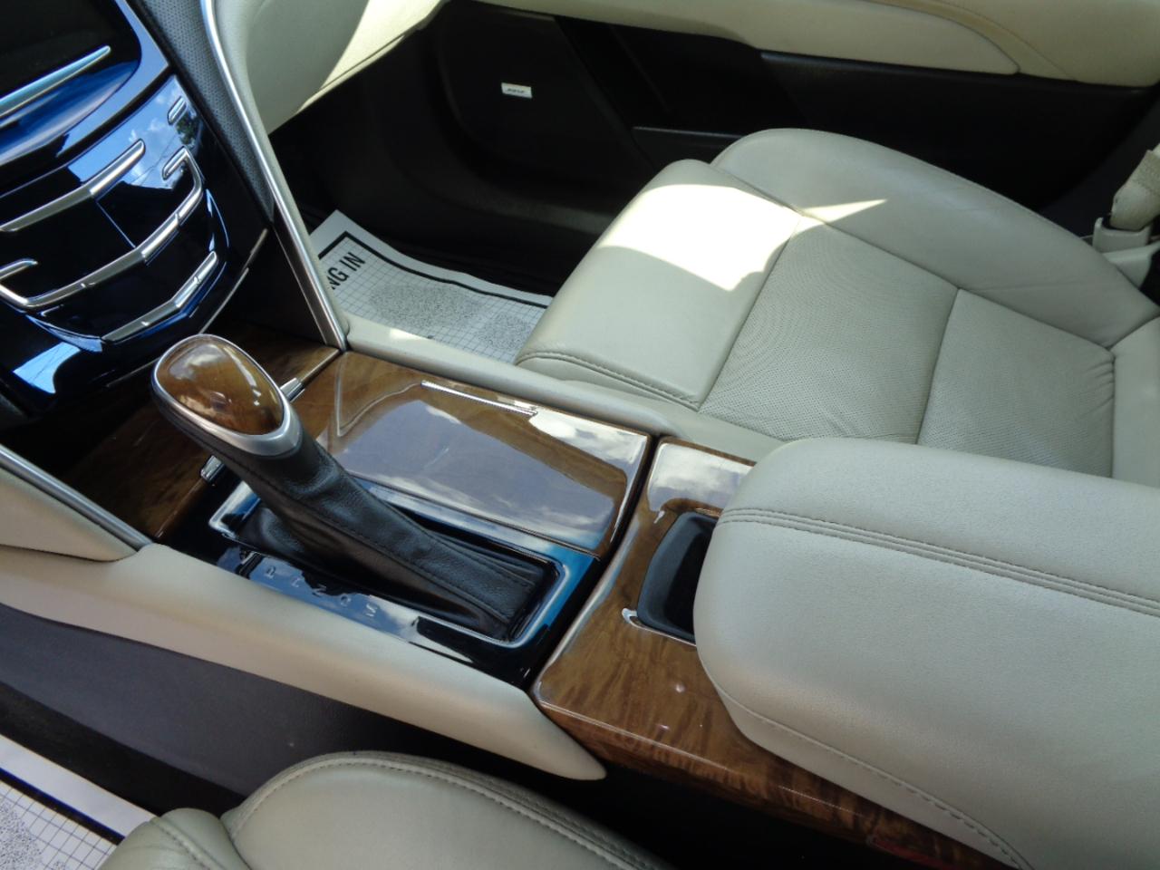 Cadillac XTS 4dr Sdn Luxury FWD 2018