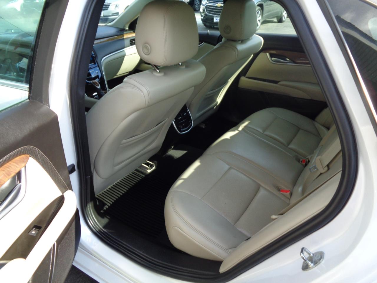 Cadillac XTS 4dr Sdn Luxury FWD 2018