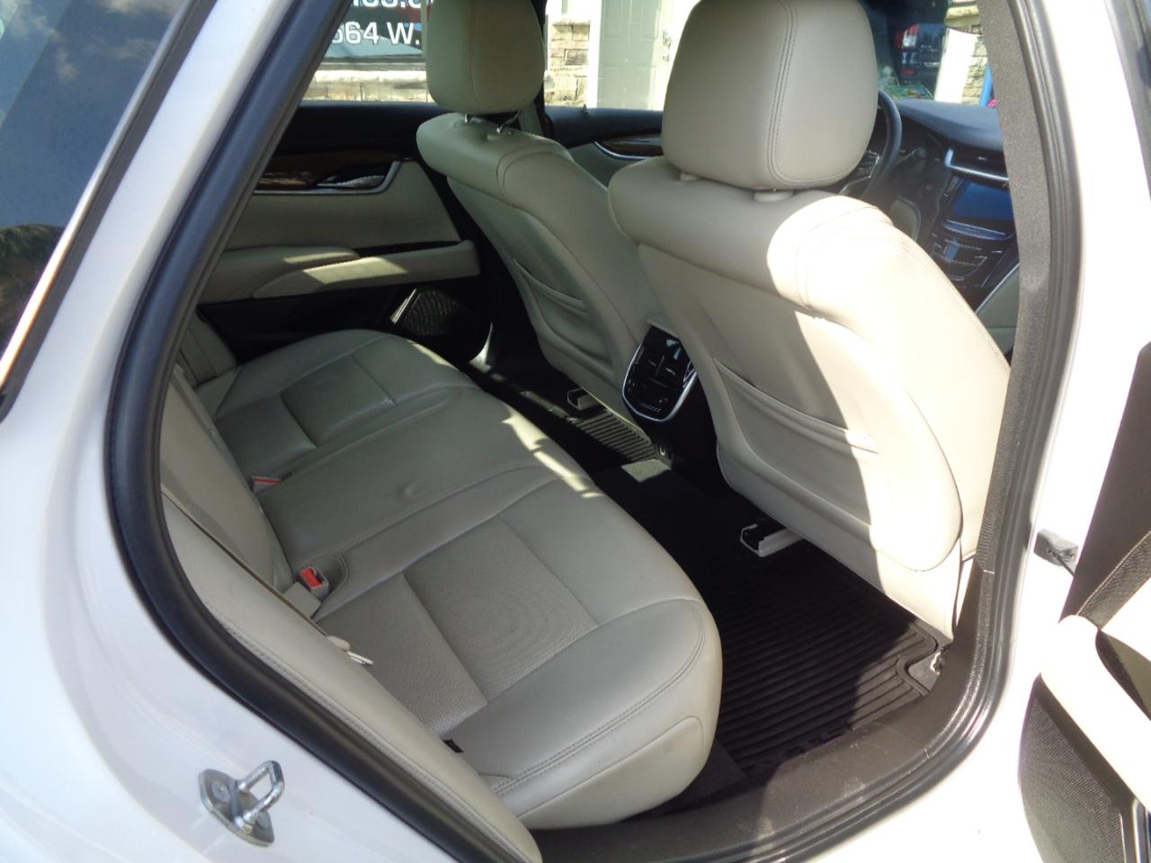 Cadillac XTS 4dr Sdn Luxury FWD 2018