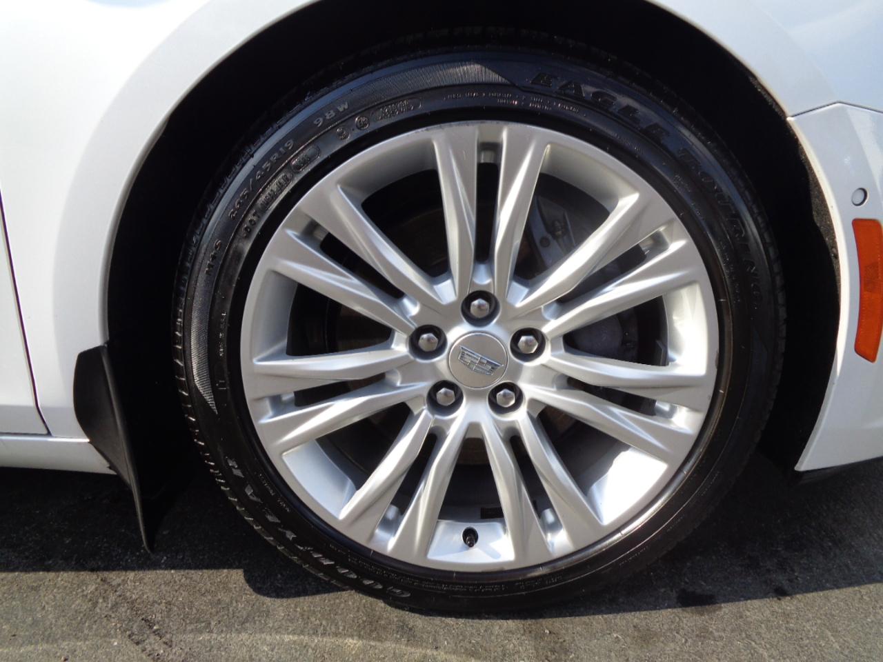 Cadillac XTS 4dr Sdn Luxury FWD 2018