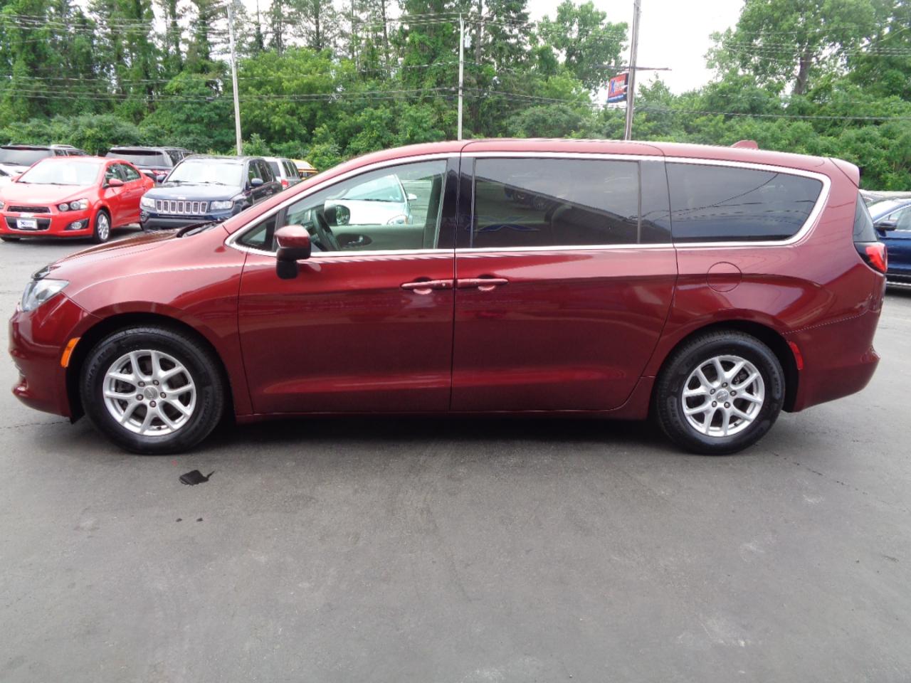 Chrysler Pacifica Touring FWD 2017