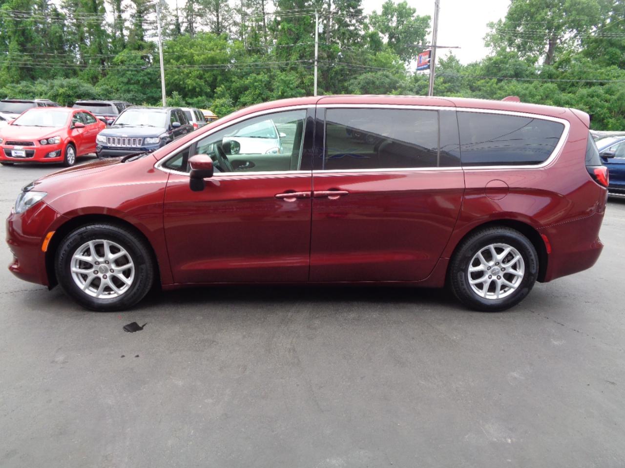 Chrysler Pacifica Touring FWD 2017