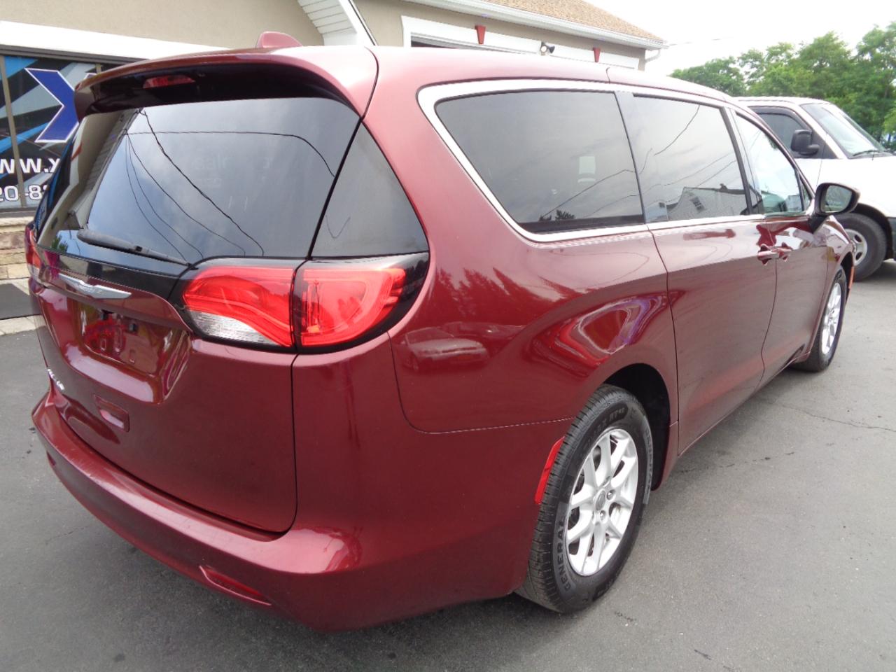 Chrysler Pacifica Touring FWD 2017