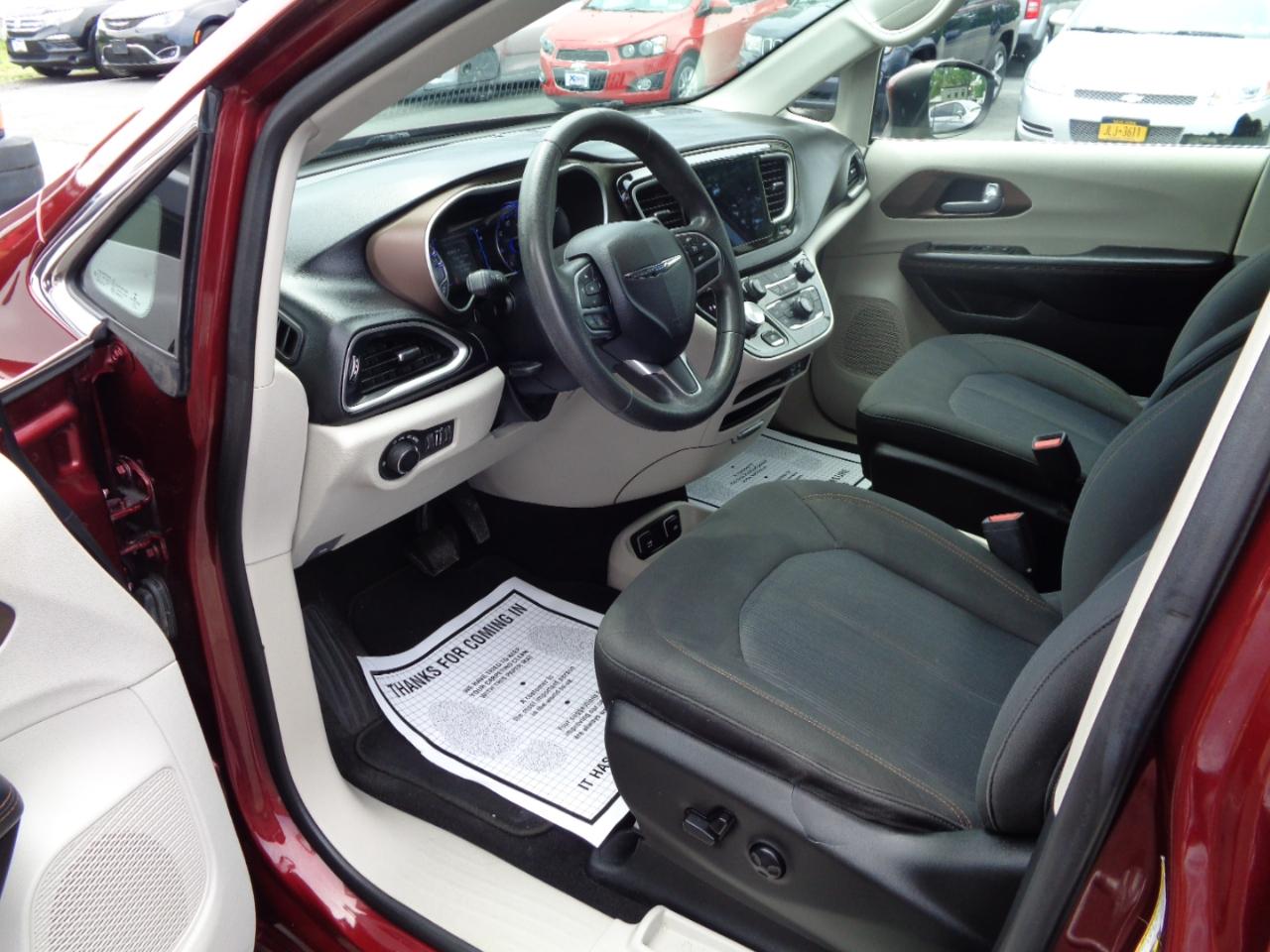Chrysler Pacifica Touring FWD 2017
