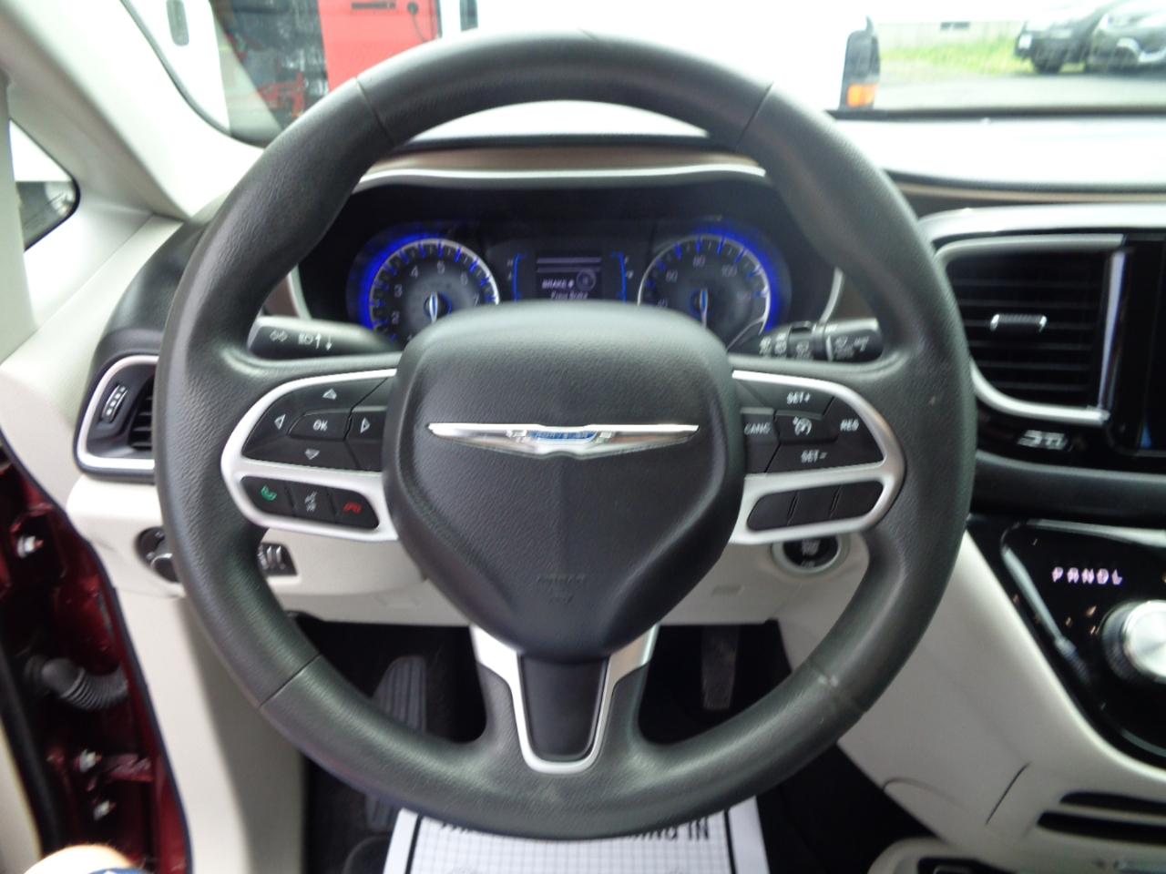 Chrysler Pacifica Touring FWD 2017