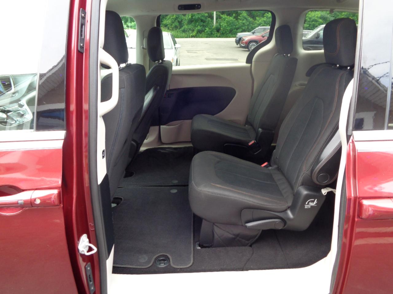Chrysler Pacifica Touring FWD 2017