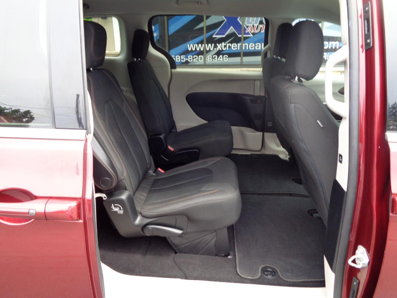 Chrysler Pacifica Touring FWD 2017