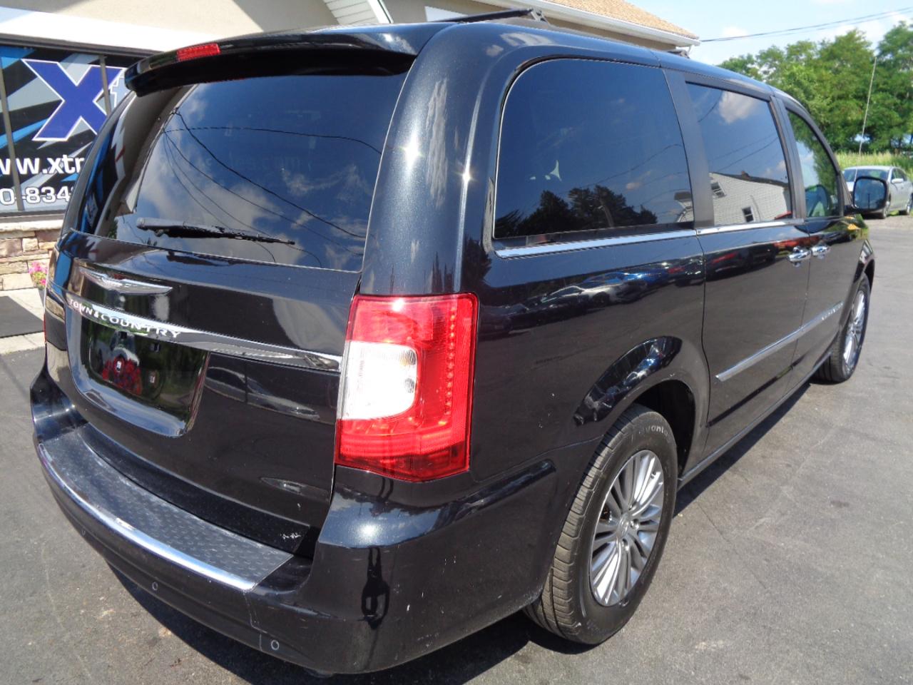 Chrysler Town & Country 4dr Wgn Touring-L 2014