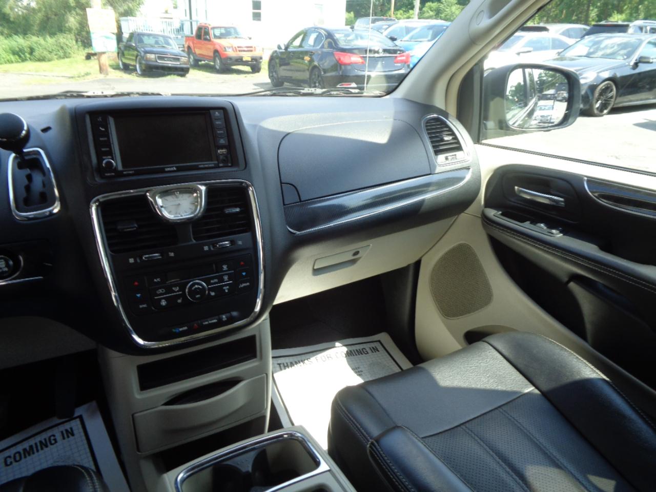 Chrysler Town & Country 4dr Wgn Touring-L 2014