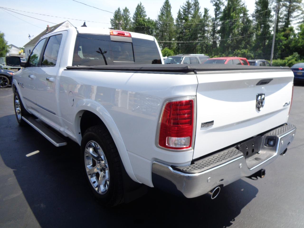 RAM 1500 Laramie 4x4 Crew Cab 6'4" Box 2018
