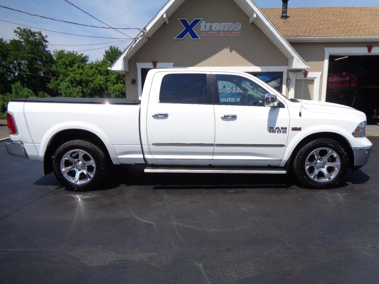 RAM 1500 Laramie 4x4 Crew Cab 6'4" Box 2018