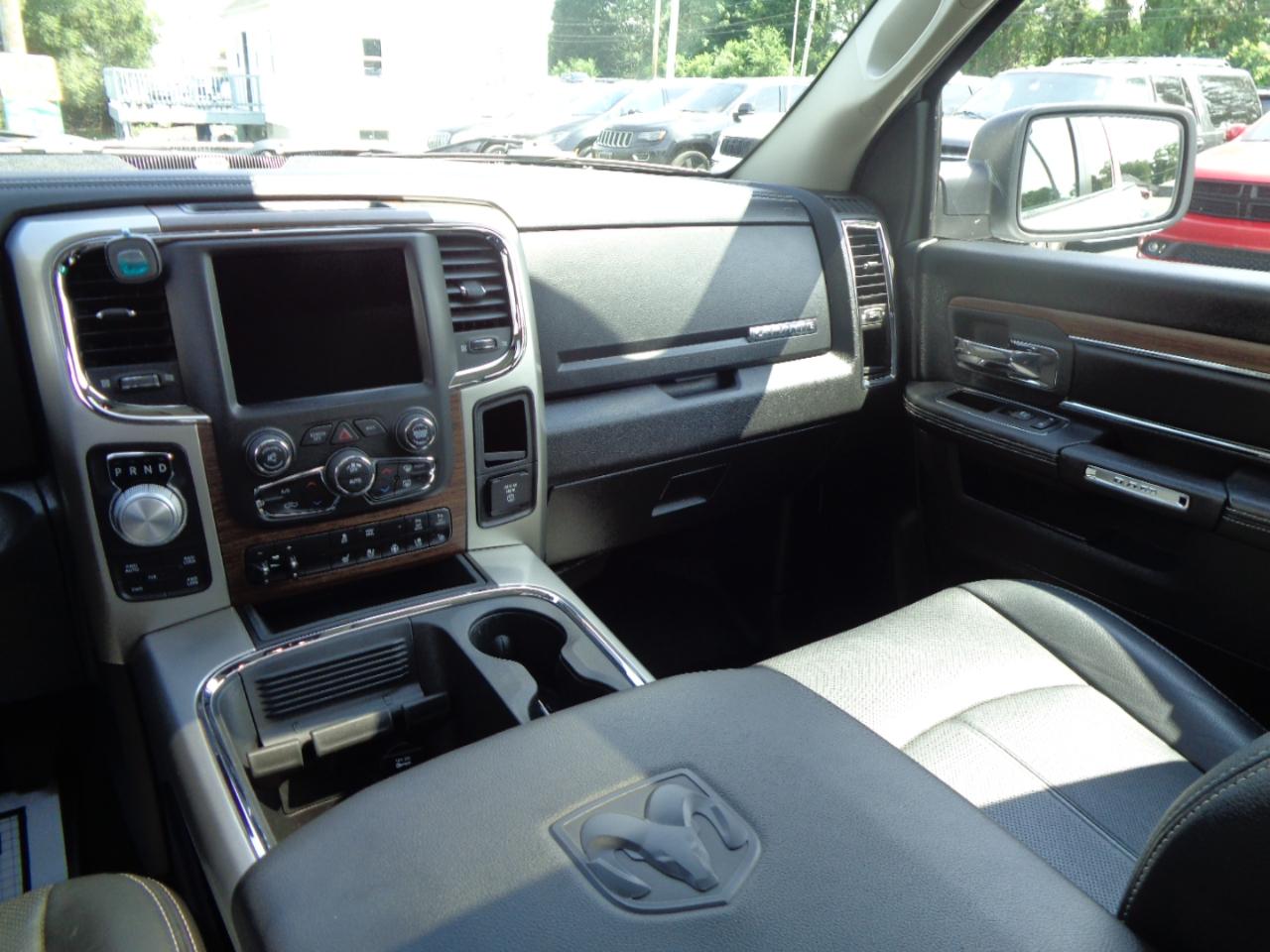 RAM 1500 Laramie 4x4 Crew Cab 6'4" Box 2018