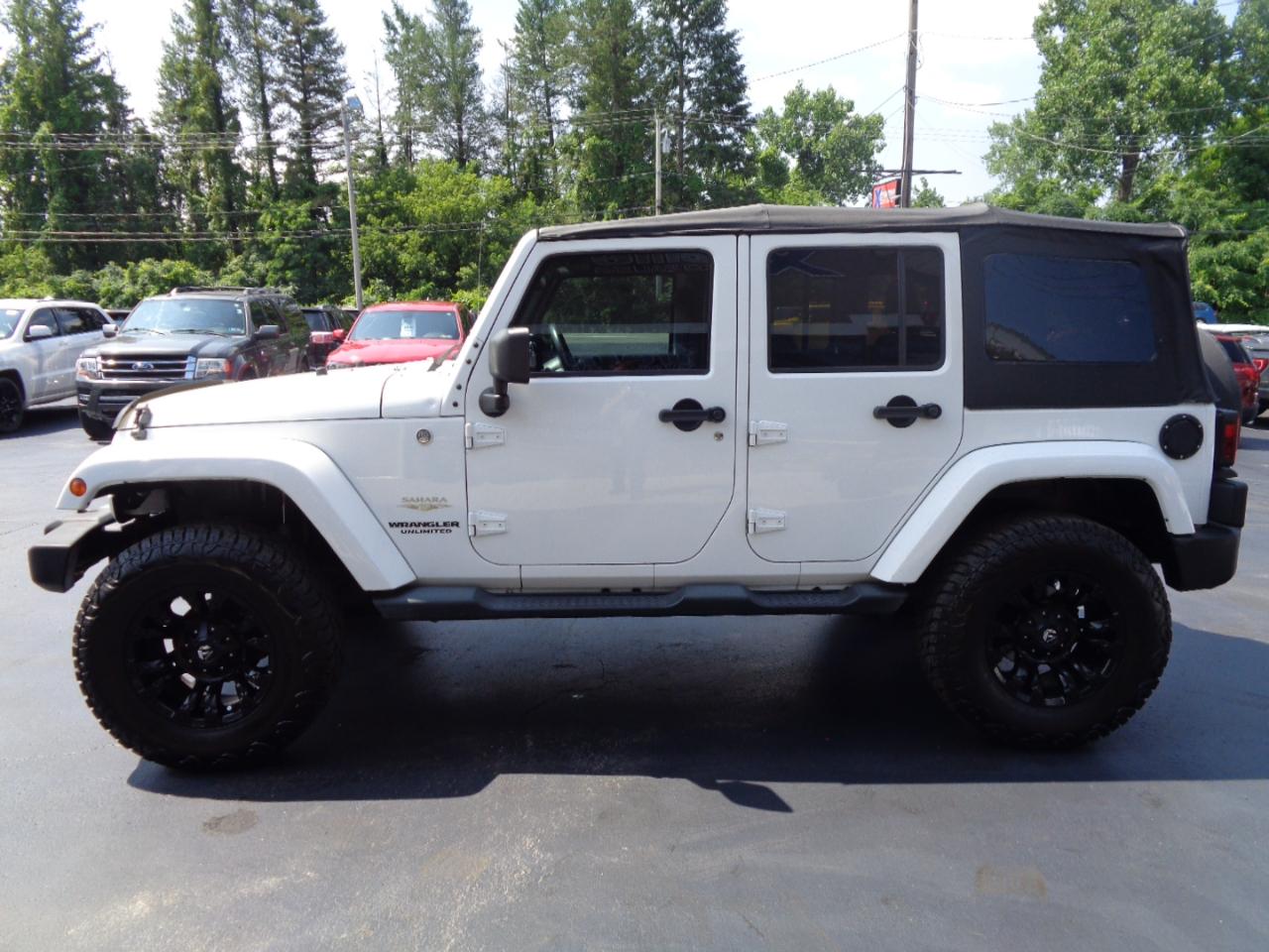 Jeep Wrangler Unlimited 4WD 4dr Sahara 2014