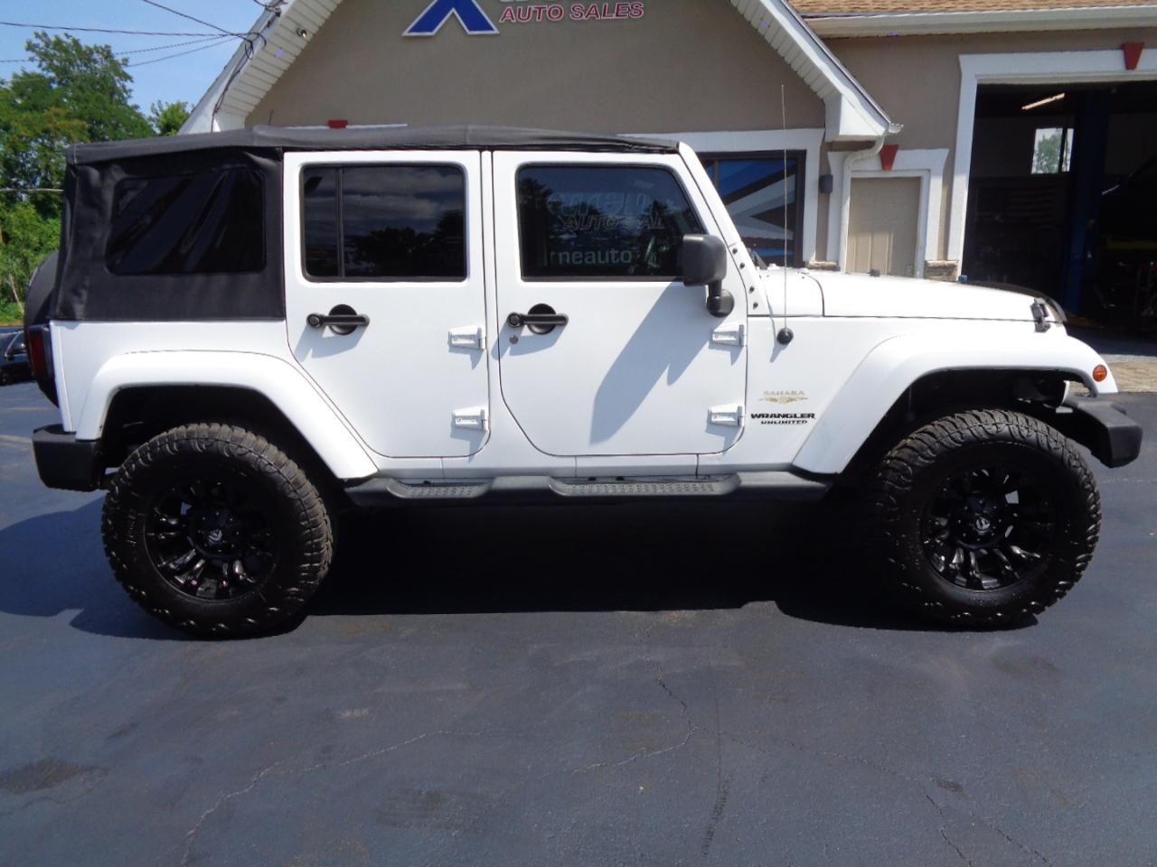 Jeep Wrangler Unlimited 4WD 4dr Sahara 2014