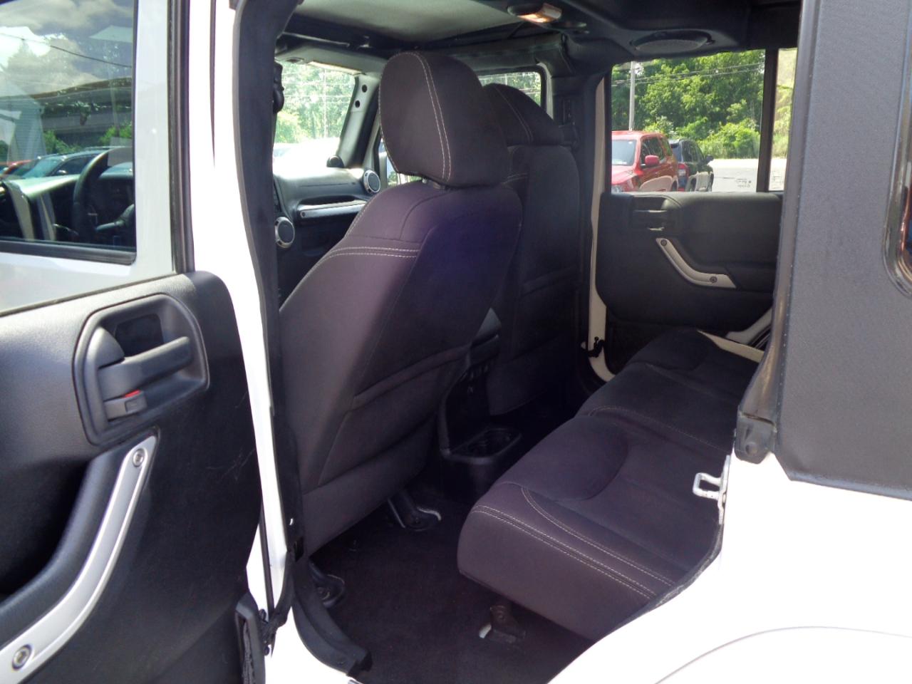 Jeep Wrangler Unlimited 4WD 4dr Sahara 2014