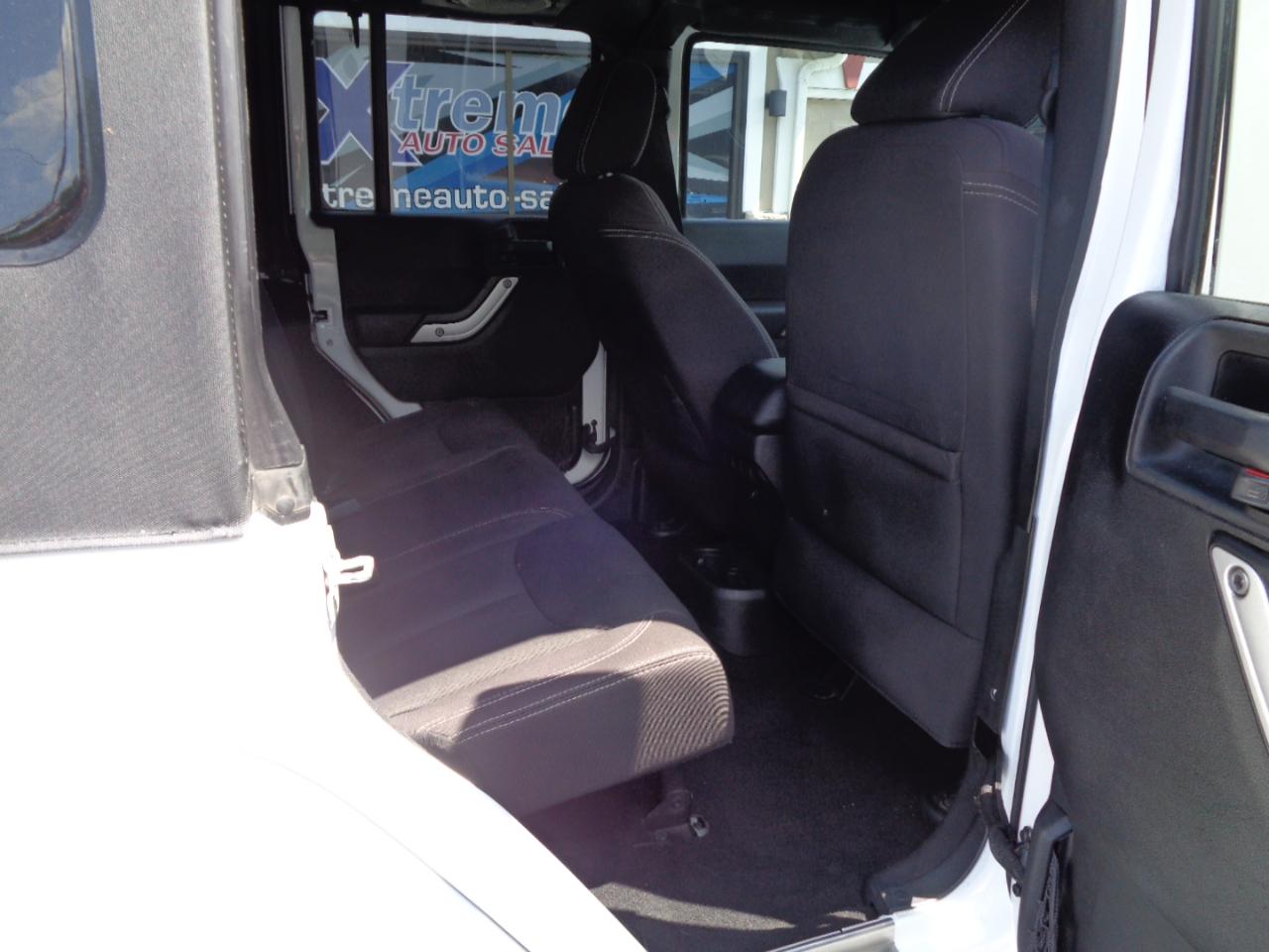 Jeep Wrangler Unlimited 4WD 4dr Sahara 2014
