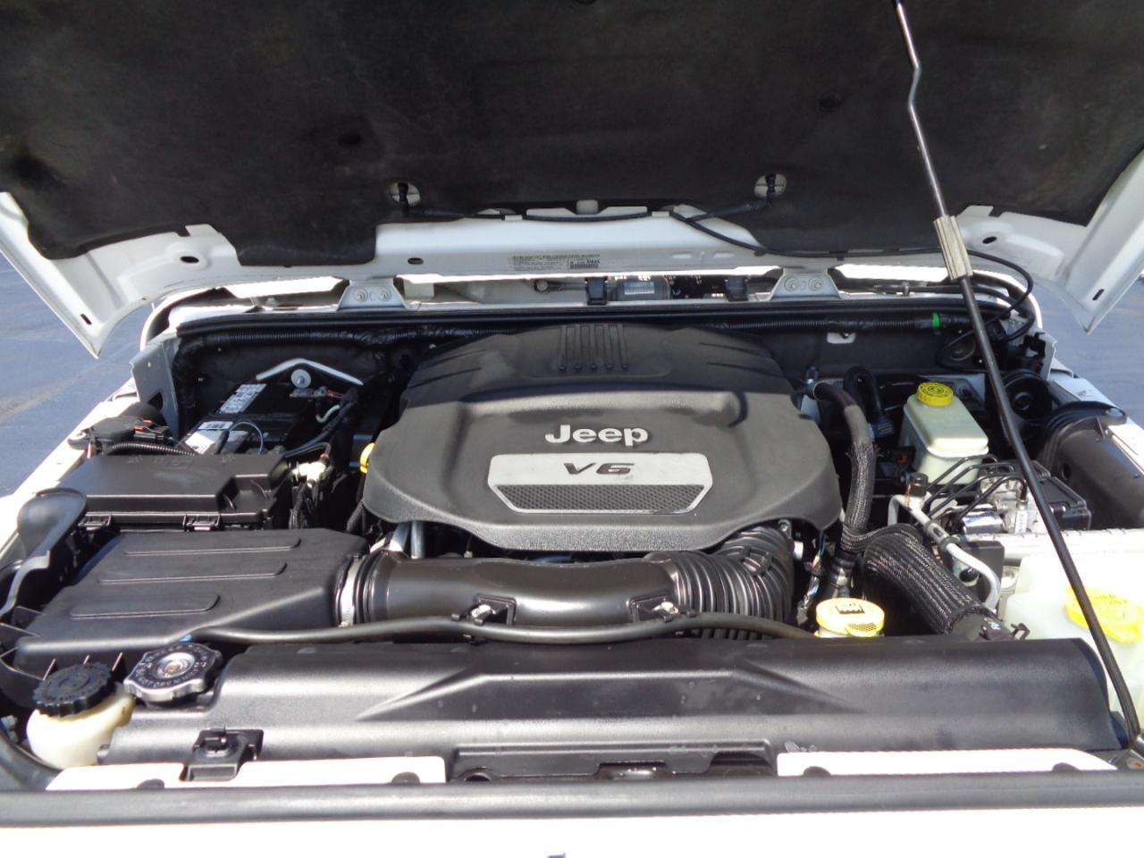 Jeep Wrangler Unlimited 4WD 4dr Sahara 2014