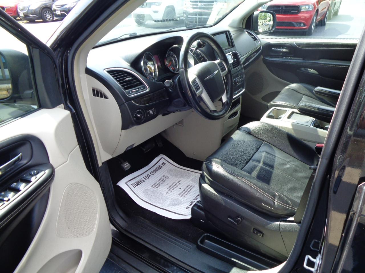 Chrysler Town & Country 4dr Wgn Touring 2014