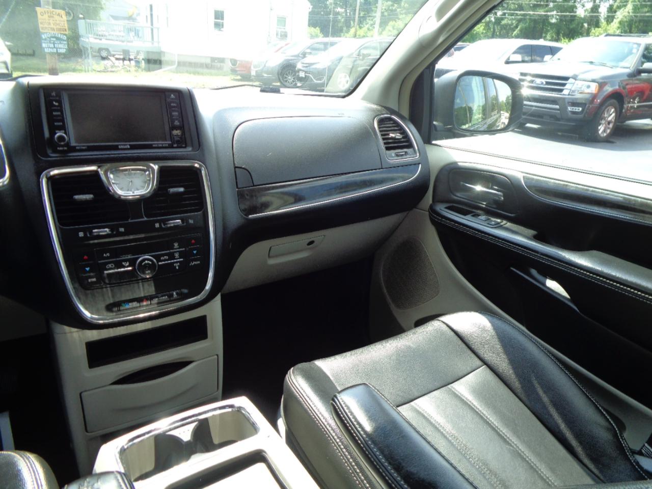 Chrysler Town & Country 4dr Wgn Touring 2014